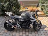 Suzuki GSR 750 - SUZUKI GSR