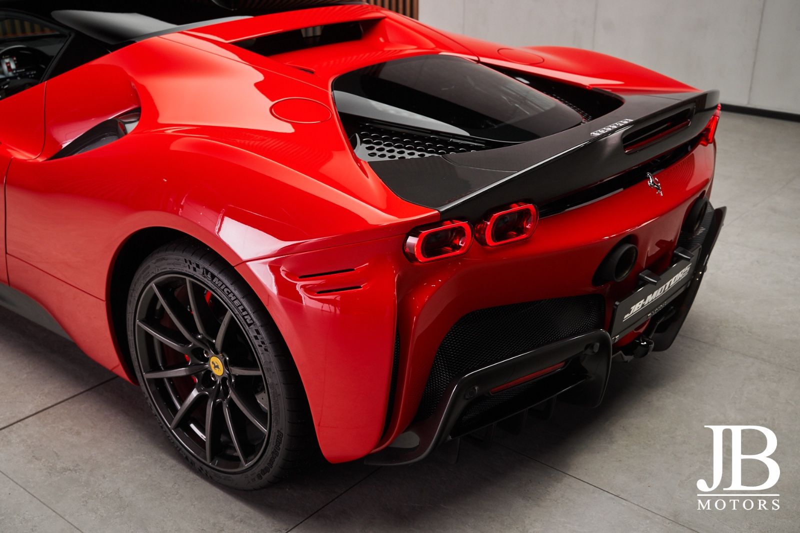 Fahrzeugabbildung Ferrari SF90 Stradale Full Carbon Lift Racing Seats JBL