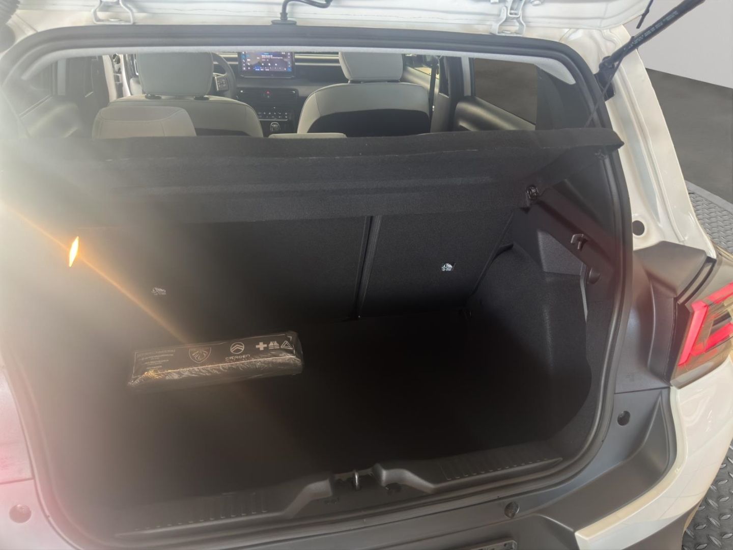 Fahrzeugabbildung Citroën C3 Turbo 100 MAX HUD Navi Soundsystem LED Apple