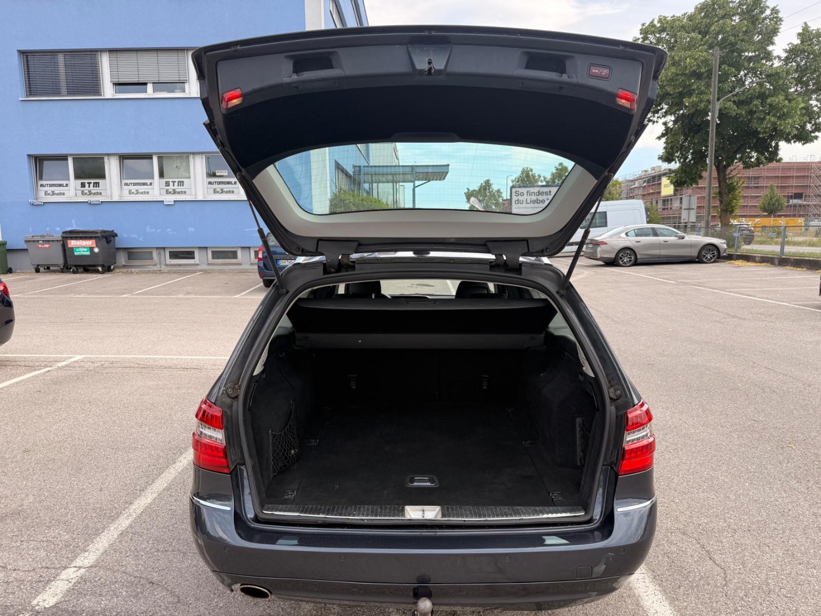 Mercedes-Benz E 200 CGI T Blue AVANTGARDE SHZ AHK NAVI XENON