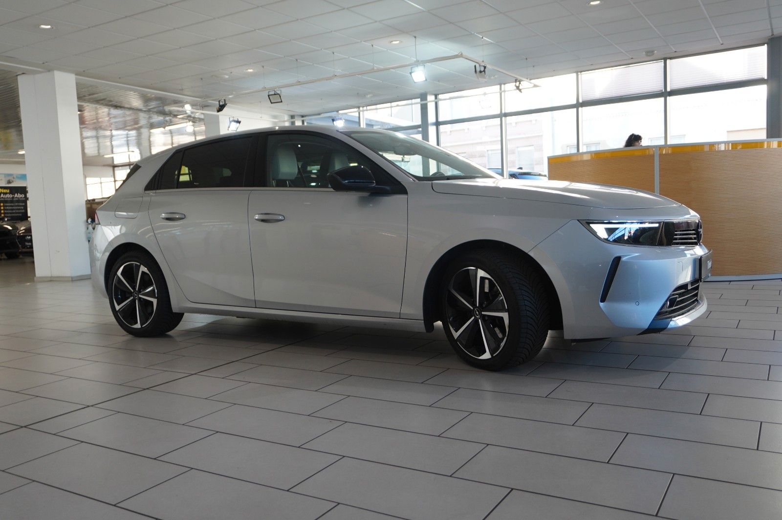 Fahrzeugabbildung Opel Astra L Lim. 1.6 HYBRID ELEGANCE NAVI/LED/KAMERA