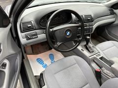 Fahrzeugabbildung BMW 318i Lim. / Automatik Klimaautomatik