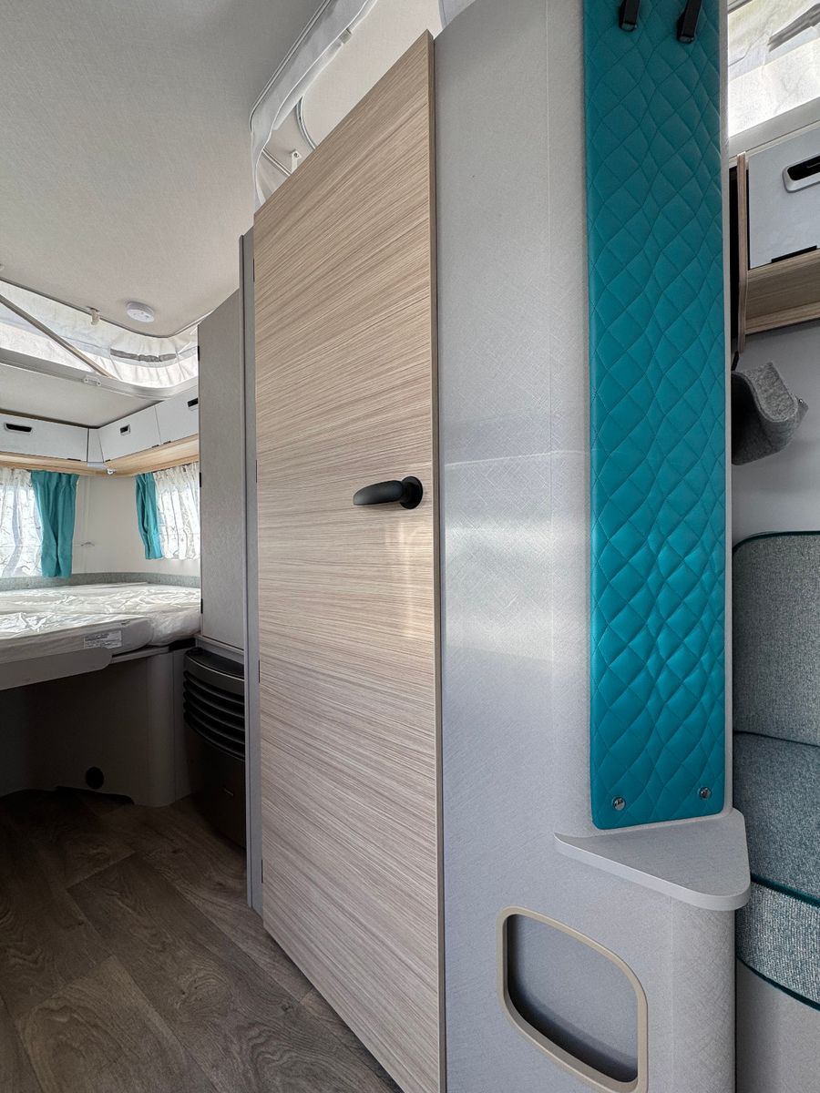 Fahrzeugabbildung HYMER / ERIBA / HYMERCAR Touring 542 - Harbour Blue HAMMERPREIS!