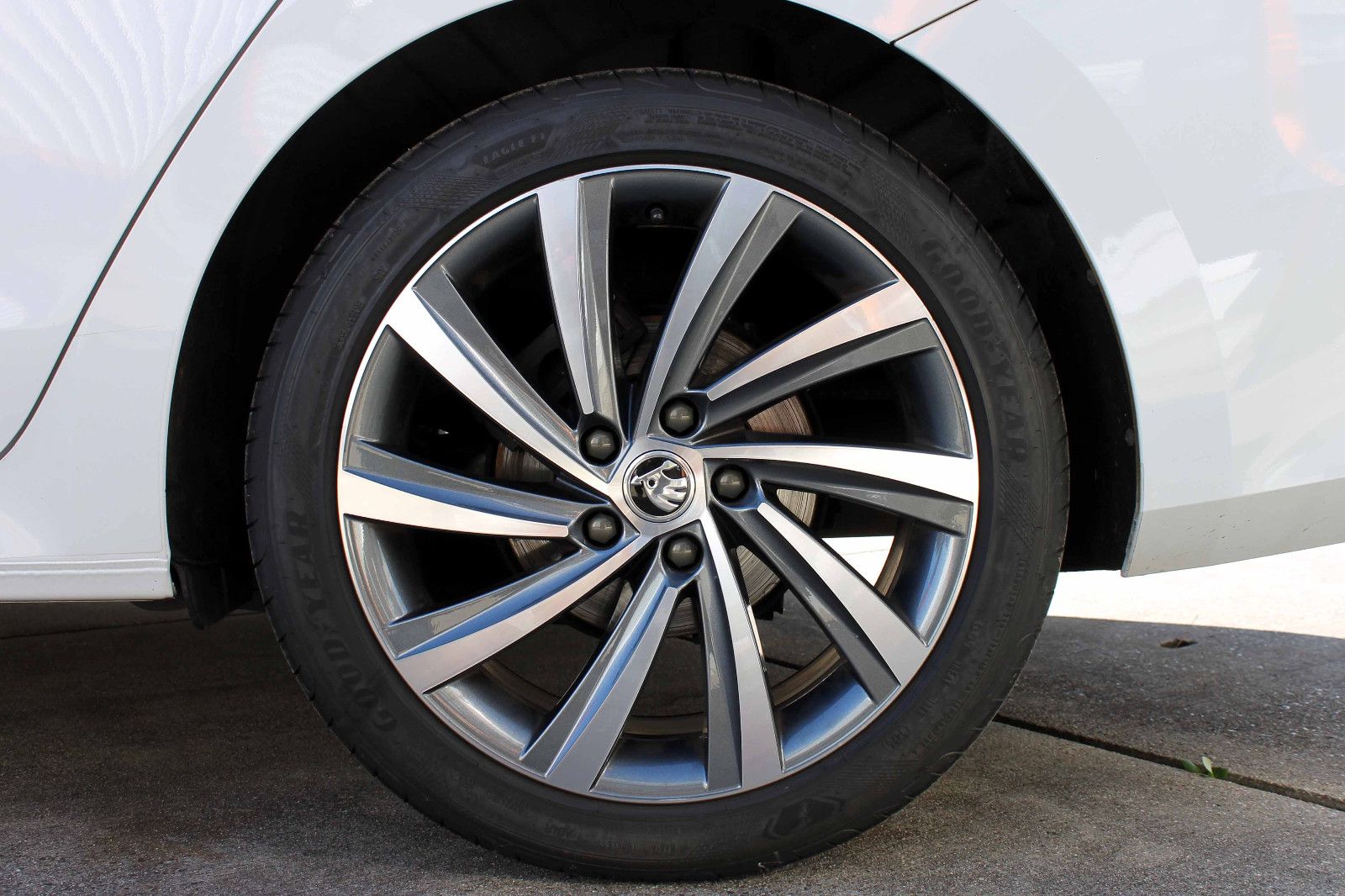 Fahrzeugabbildung SKODA Octavia Combi Style 2.0TDI DSG AHK PANO KAM HUD