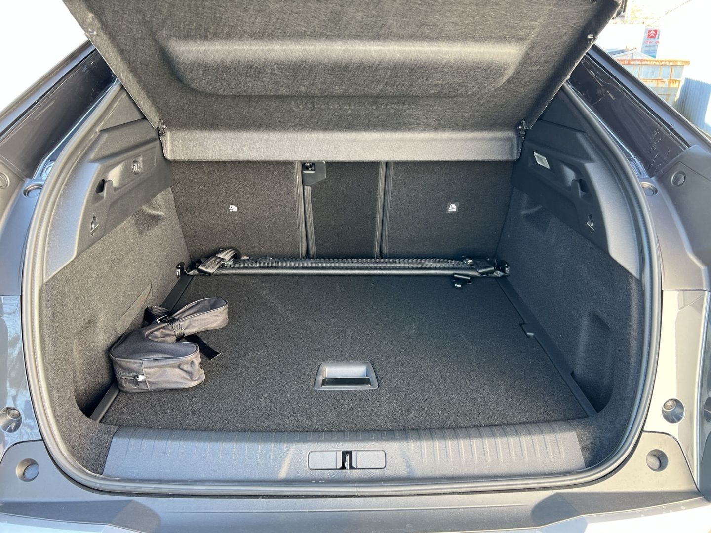 Fahrzeugabbildung Peugeot 3008 Allure HYBRID 145 e-DSC6  Navi AHK CarPlay
