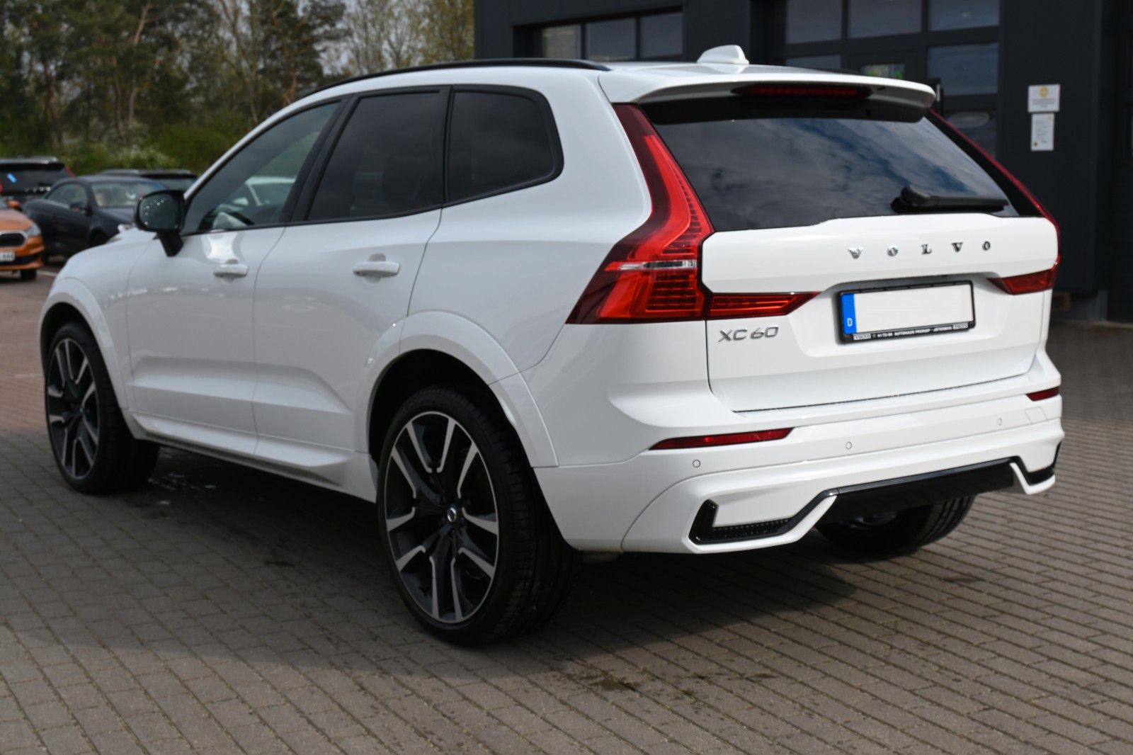 Fahrzeugabbildung Volvo XC60 B4 D AWD Autom. R-Design*STDHZG*LUFT*ACC