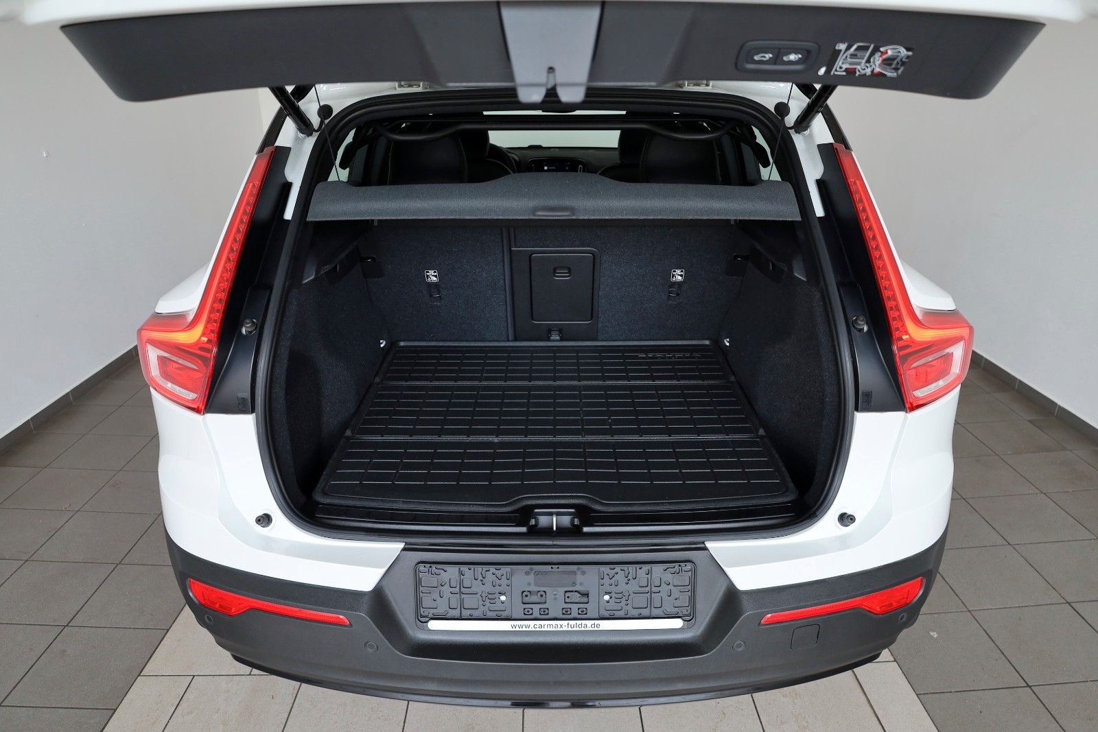 Fahrzeugabbildung Volvo XC40 Pro 78KWH AWD Leder,Navi,PanDach,Autopilot