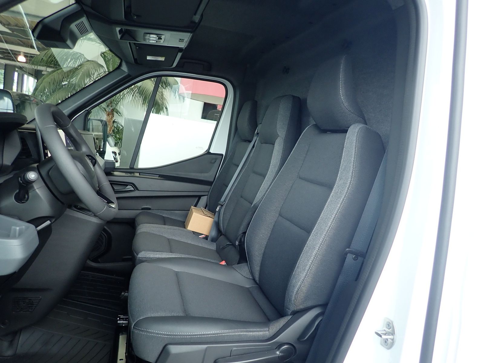 Fahrzeugabbildung Renault Master Kastenwagen FWD Kasten Business+ L2H2 3,5
