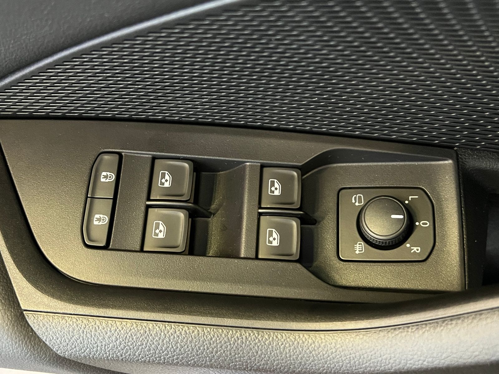 Fahrzeugabbildung SKODA Octavia Combi Selection 2.0 TDI DSG *AHK,Navi*