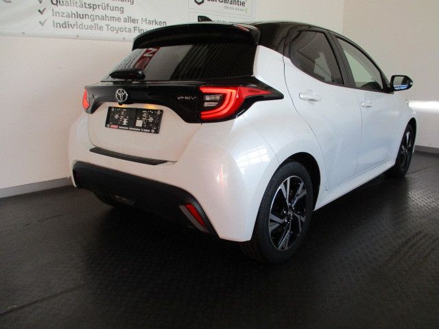 Fahrzeugabbildung Toyota Yaris Hybrid Black&White