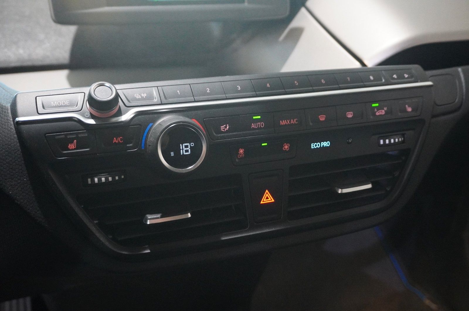 Fahrzeugabbildung BMW i3 120AH NAIVI/SPORT/WÄRMEP./LED/PDC/VIRT./SHZ