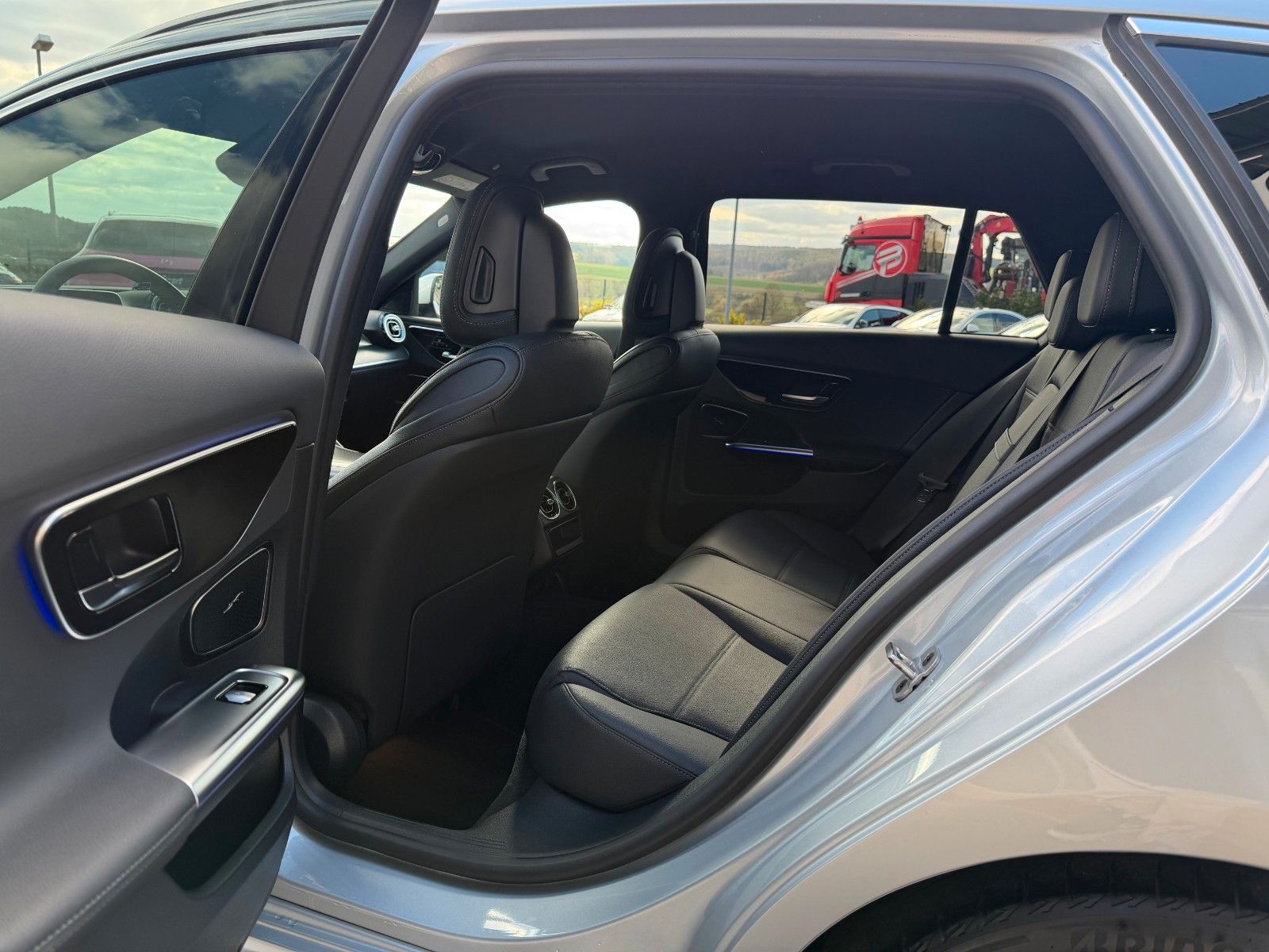 Fahrzeugabbildung Mercedes-Benz C 220d T 4M Avantgarde+Distr+AHK+Memory+360+uvm.