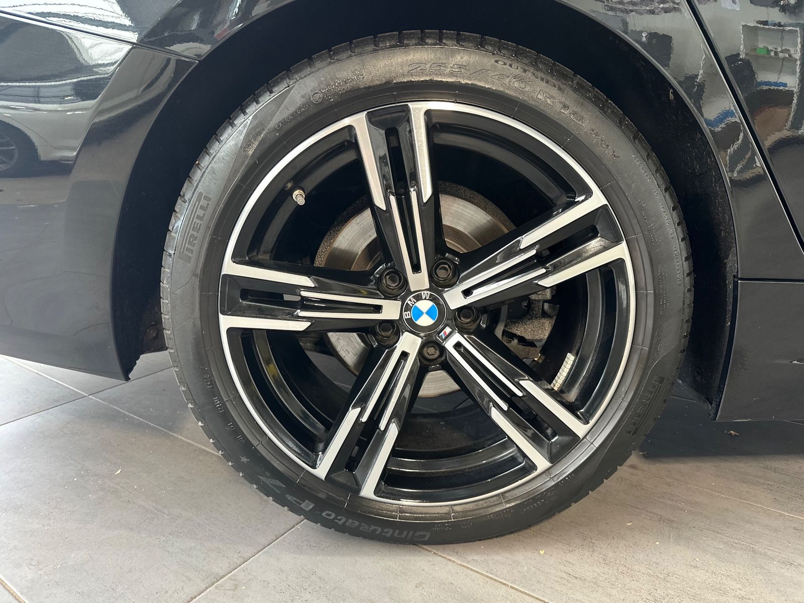 Fahrzeugabbildung BMW 320 i Touring M-Sport NAV+LED+PANO+SHZ+KAM+DAB
