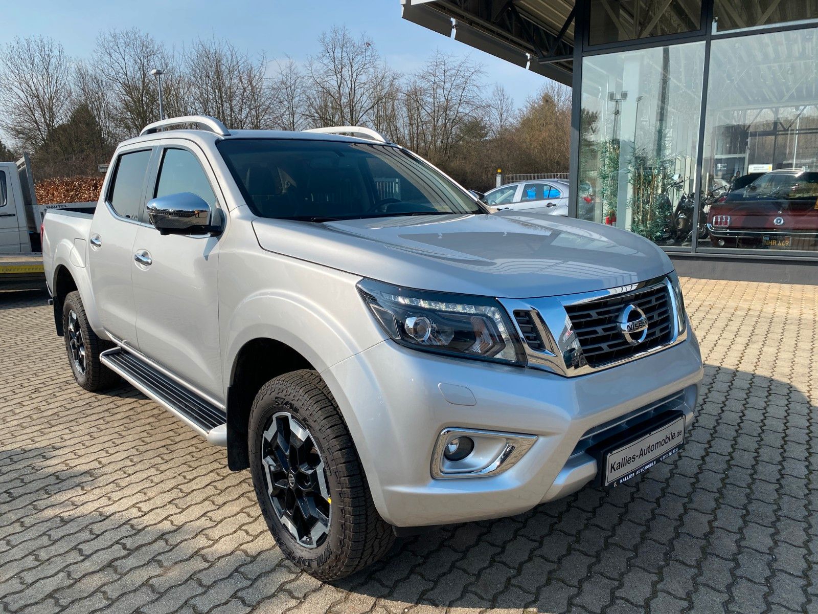 Fahrzeugabbildung Nissan Navara Tekna 4x4 DOKA+NAVI+SHZ+TÜV-NEU