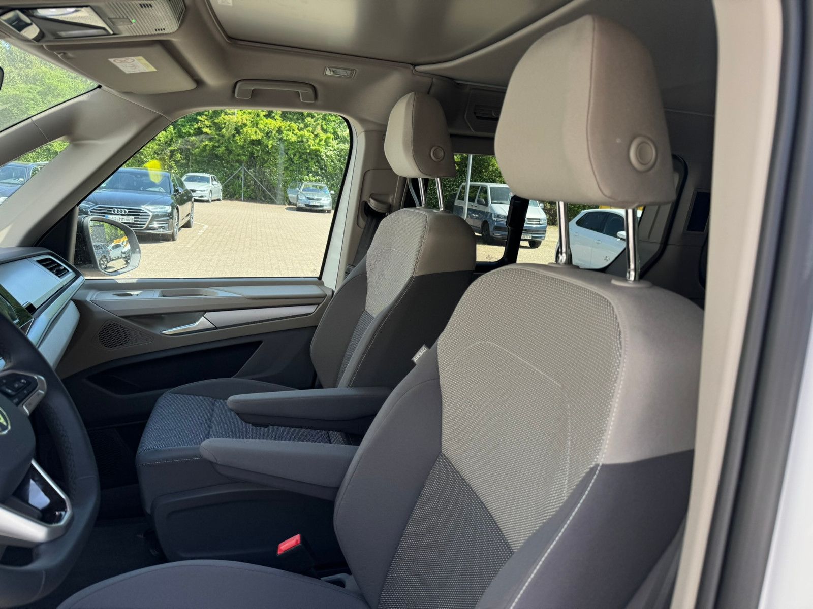 Fahrzeugabbildung Volkswagen T7 California Coast 2.0 TDI DSG Navi AHK