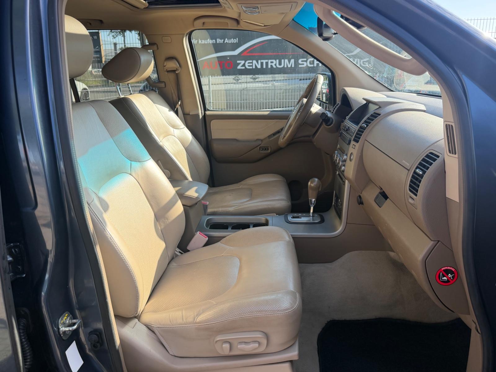 Nissan Pathfinder LE 2.5 dCi 171 ch BVA 4x4 / 7 places / 1ère main / Toit ouvrant / Cuir / Caméra de recul