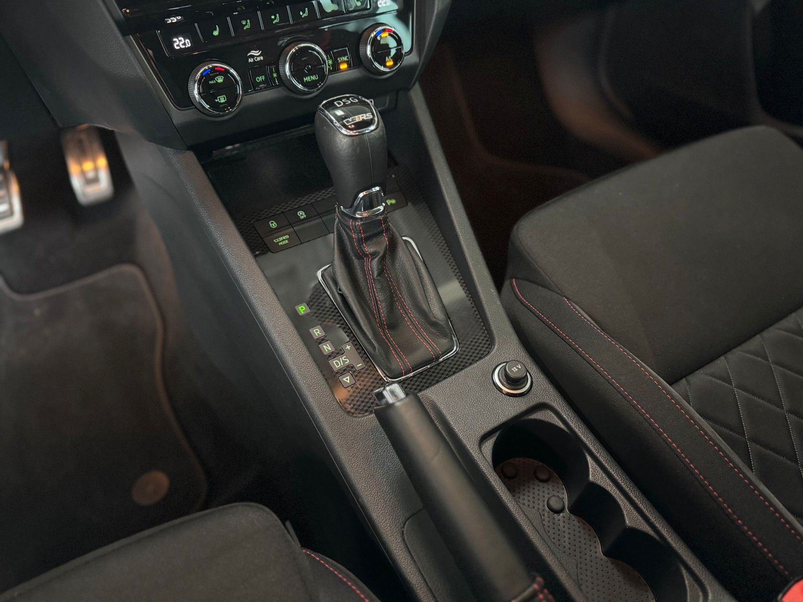 Fahrzeugabbildung SKODA Octavia Combi 2.0 TDI RS 4x4   "ACC Park-Paket"