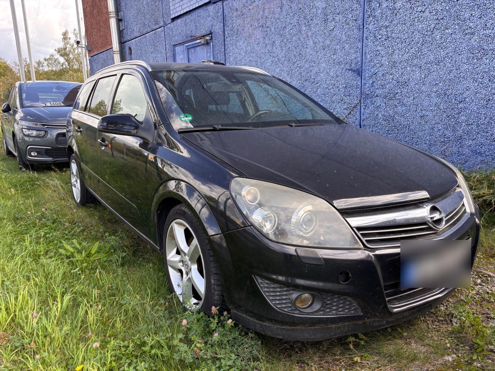 Opel Astra 2007 — вигляд ззаду