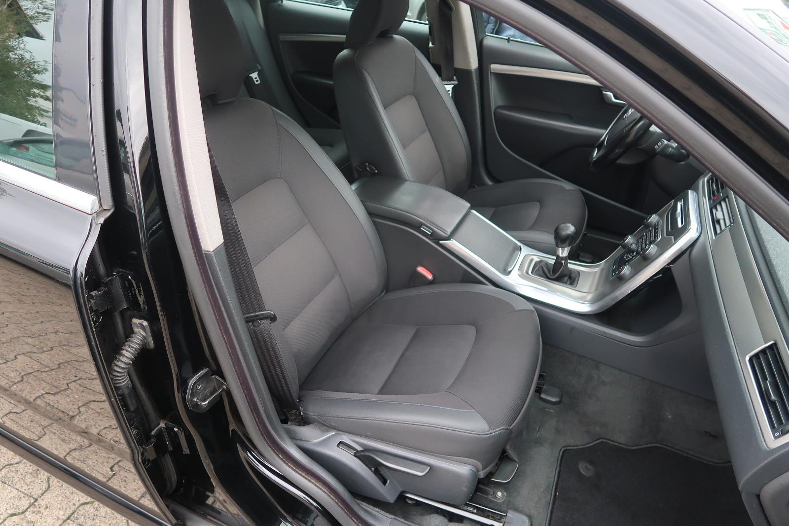 Volvo V70 2011 — photo 10