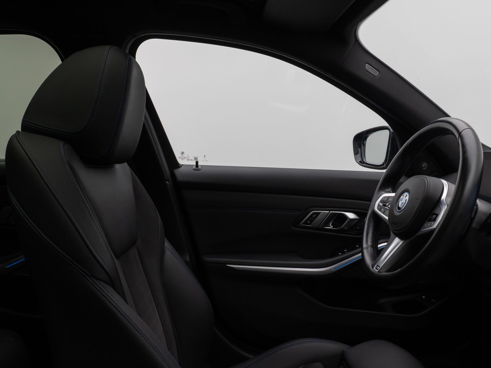 Fahrzeugabbildung BMW 330e xD M Sport Panorama Kamera HUD DAB H/K AHK