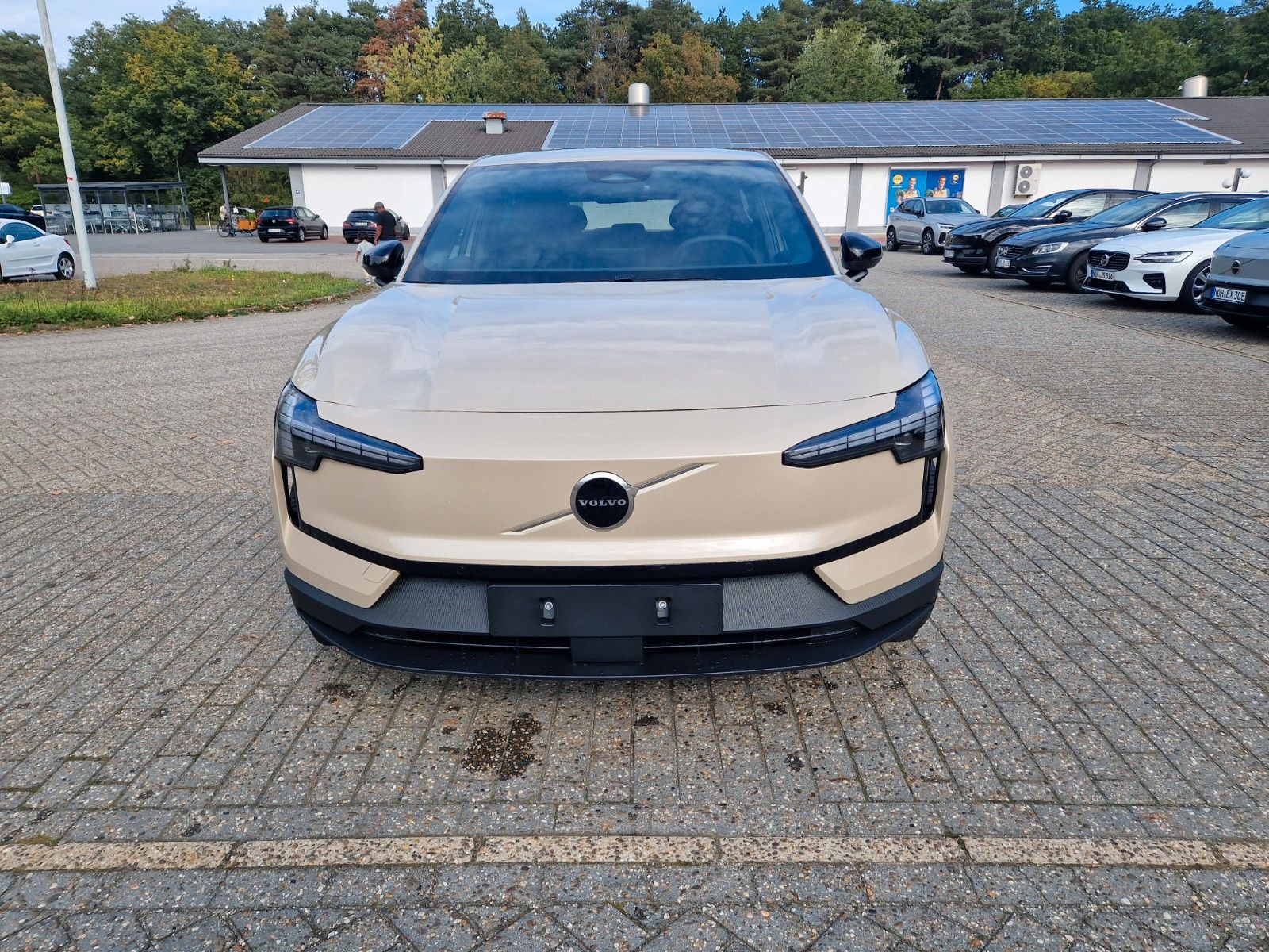 Volvo EX30 Plus 2WD Pure Electric imagem 2