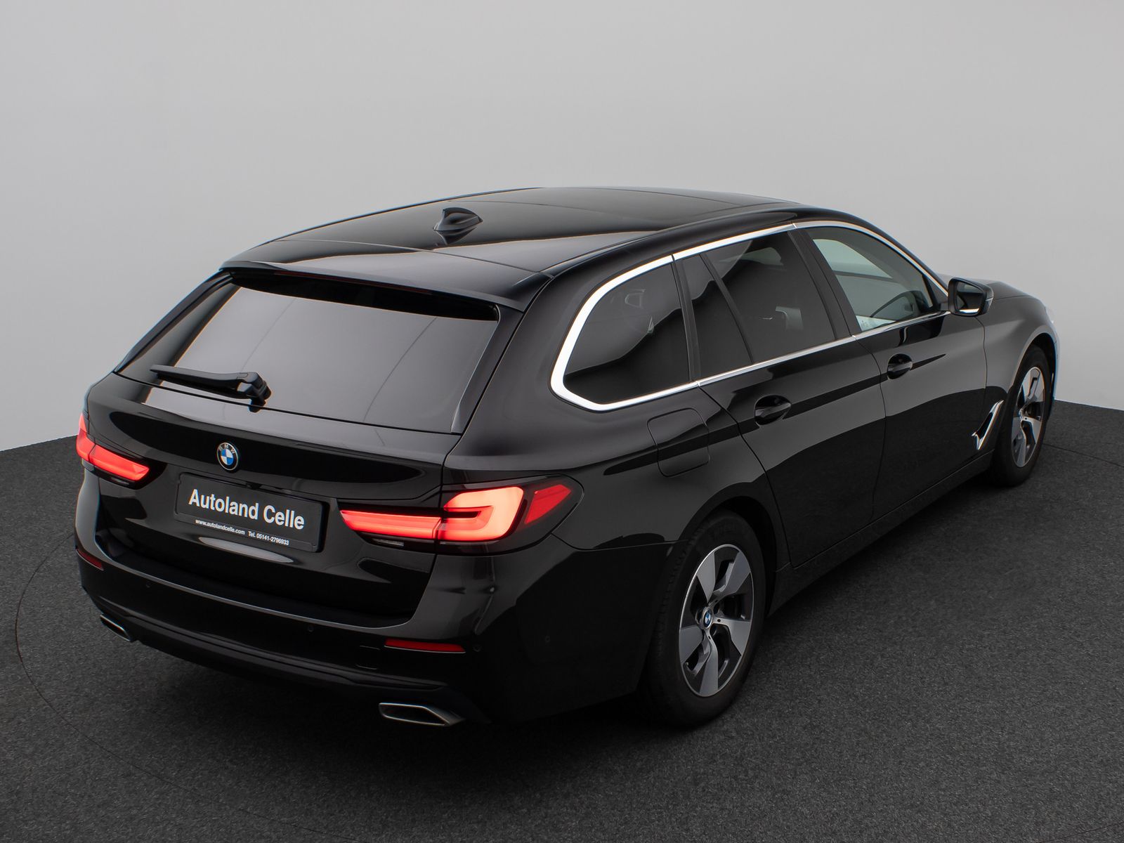 Fahrzeugabbildung BMW 520d Kamera DAB H/K Alarm DisKey Panorama MSport