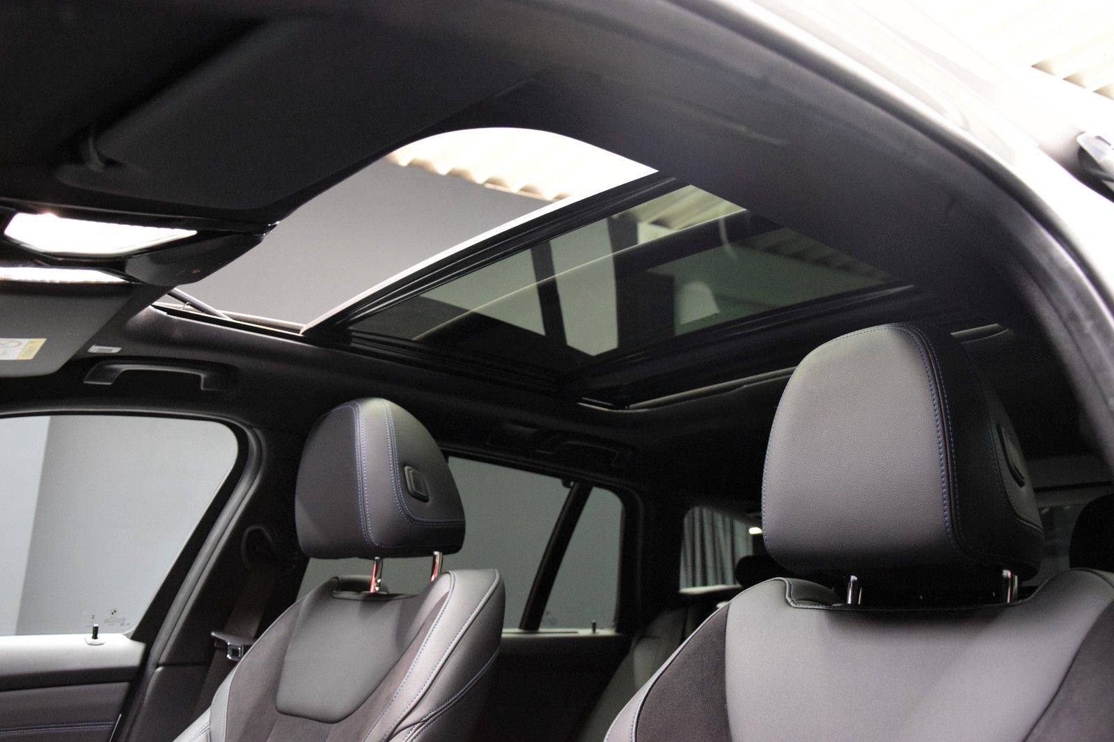 Fahrzeugabbildung BMW 318 i Touring M Sport ACC Pano AHK Memory Kamera