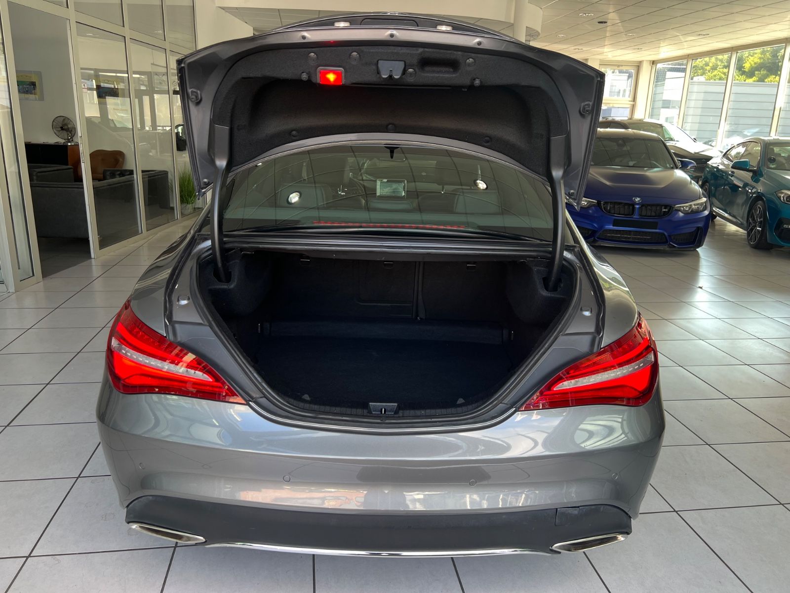 Fahrzeugabbildung Mercedes-Benz CLA 180 Sport Paket * VOLL-LEDER* LED *FACELIFT
