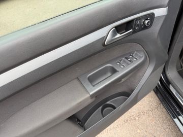 Volkswagen Touran - 11