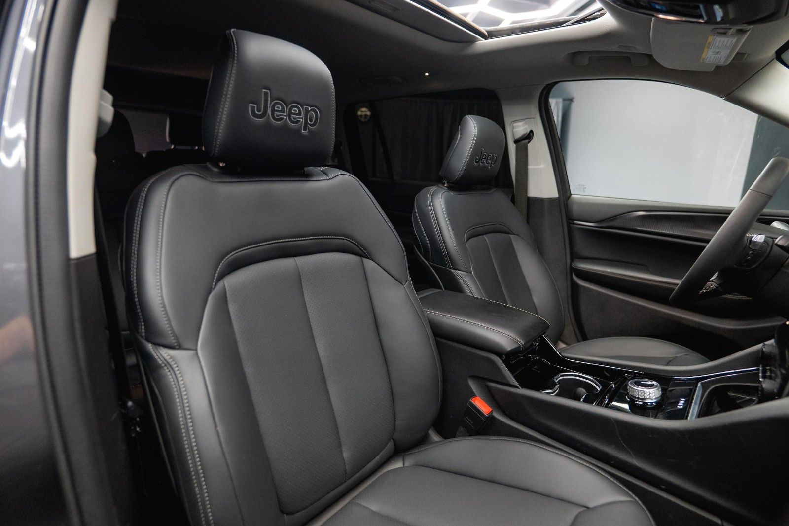 Fahrzeugabbildung Jeep Grand Cherokee 3.6 4x4 LAREDO L ACC Kamera 19%