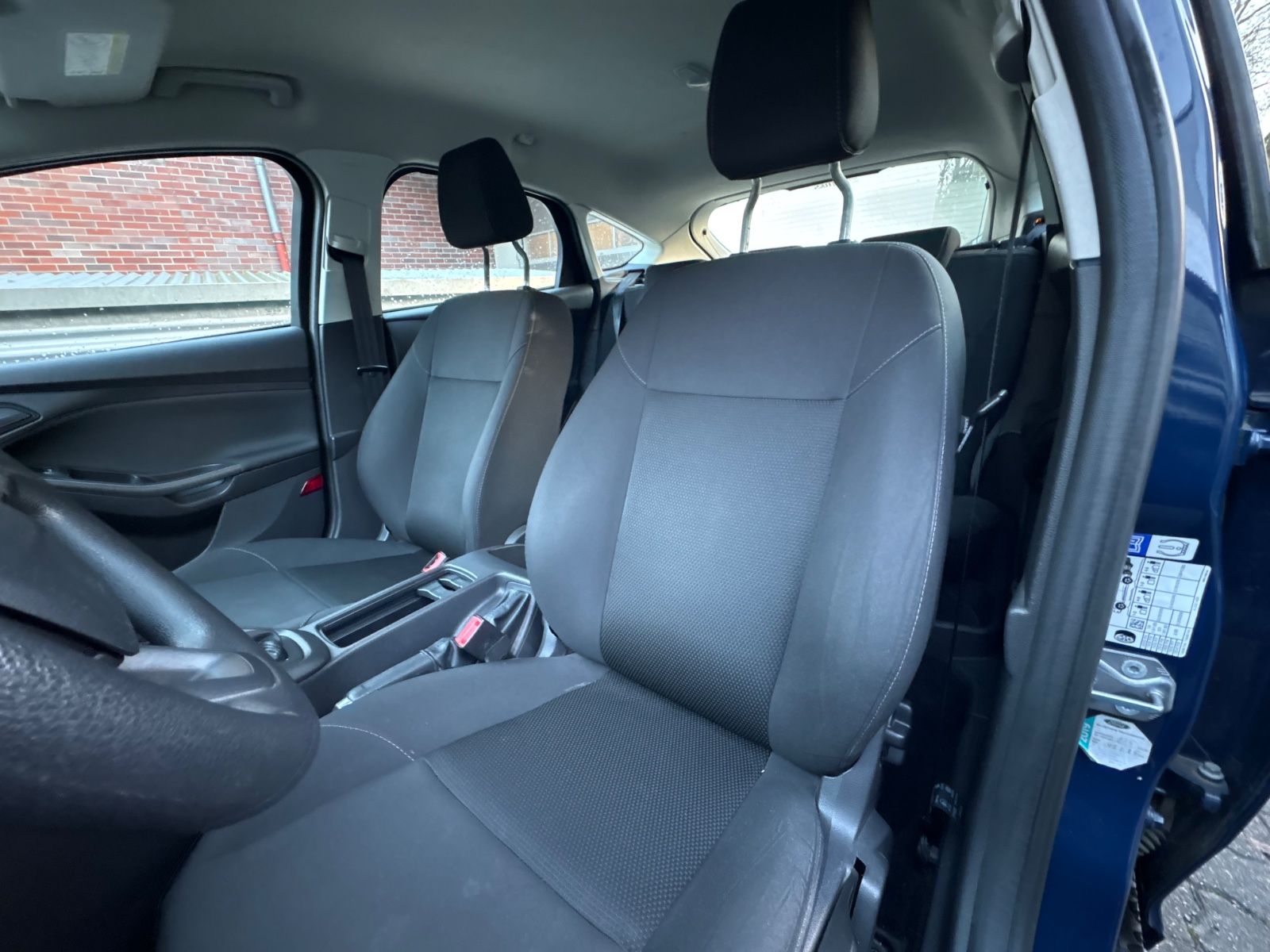 Fahrzeugabbildung Ford Focus Lim. Ambiente