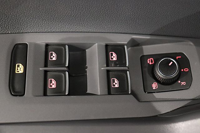 T-CROSS UNITED 1.5 TSI 110kW DSG KAMERA LED PDC 