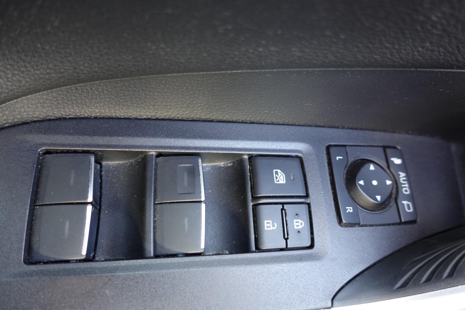 Toyota RAV 4 2.5 Hybrid Lounge Allrad 5J Garantie