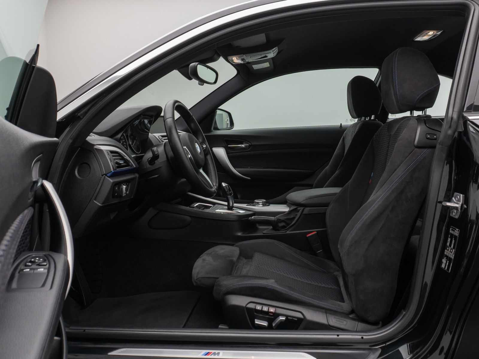 Fahrzeugabbildung BMW 228i Coupé M Sport NaviPro DAB HiFi Xenon PDC