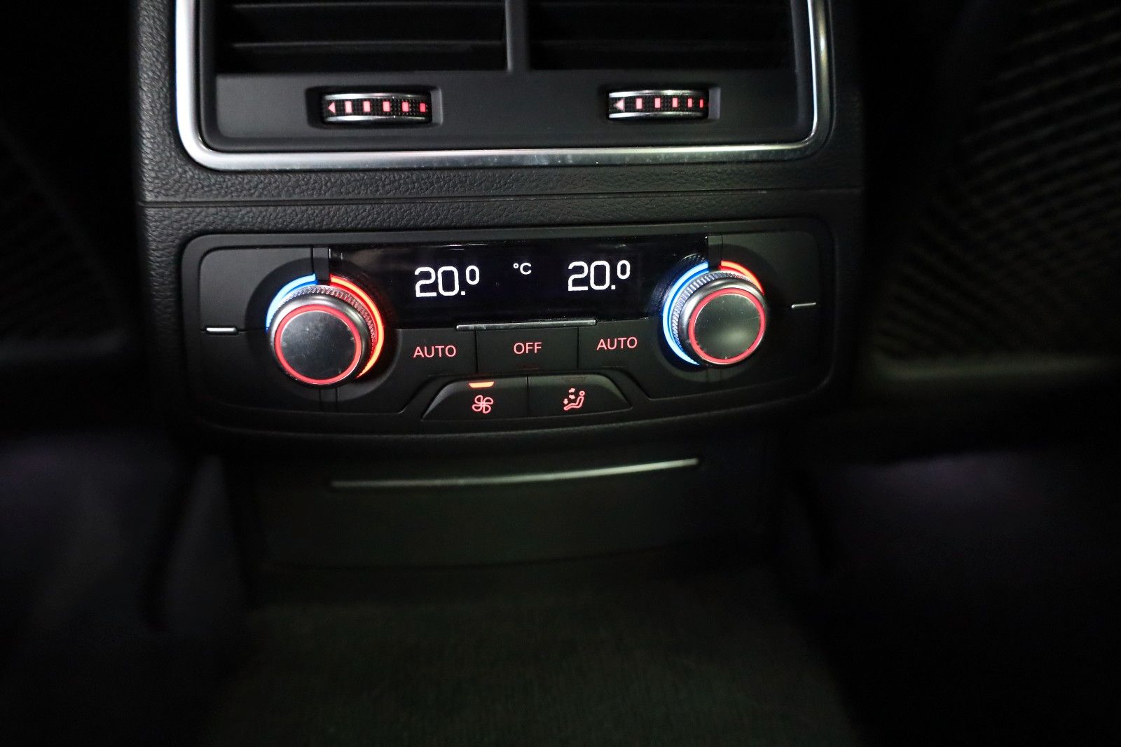 Fahrzeugabbildung Audi S6 Avant 4.0 TFSI *Panorama*Memory*K-Entry