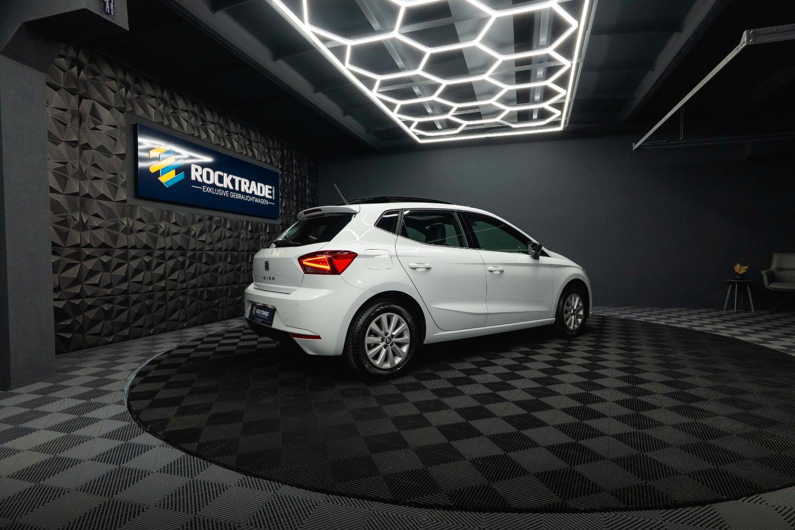 Fahrzeugabbildung SEAT Ibiza Xcellence Sport DSG *LED*Panorama*Kamera*