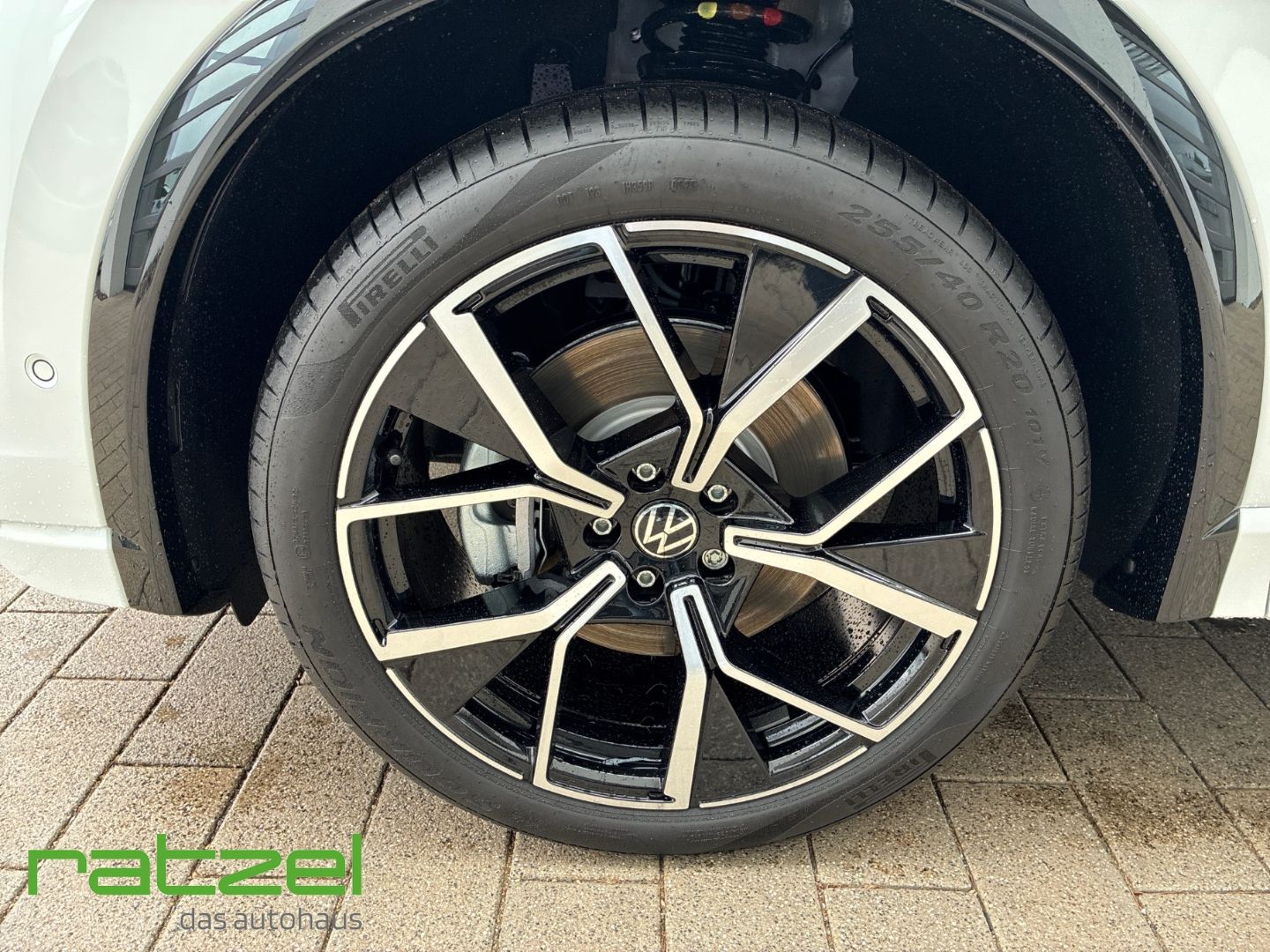 Fahrzeugabbildung Volkswagen Tiguan R-Line 2.0 TDI 4Motion Standh.+Leder+PANO