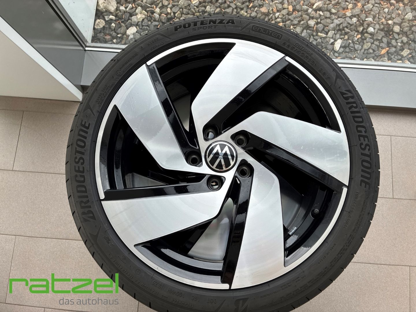 Fahrzeugabbildung Volkswagen Golf VIII 2.0TSI GTI AHK+Light Assist+Winterpake