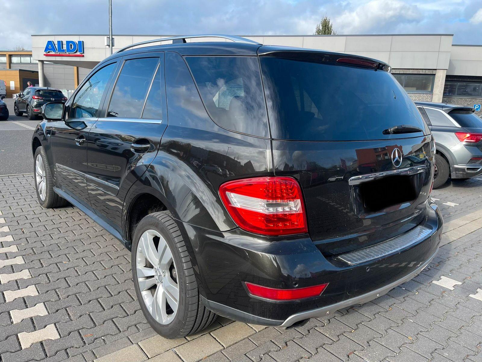 Mercedes-Benz ML300 2009 — engine 190 HP (140kW)