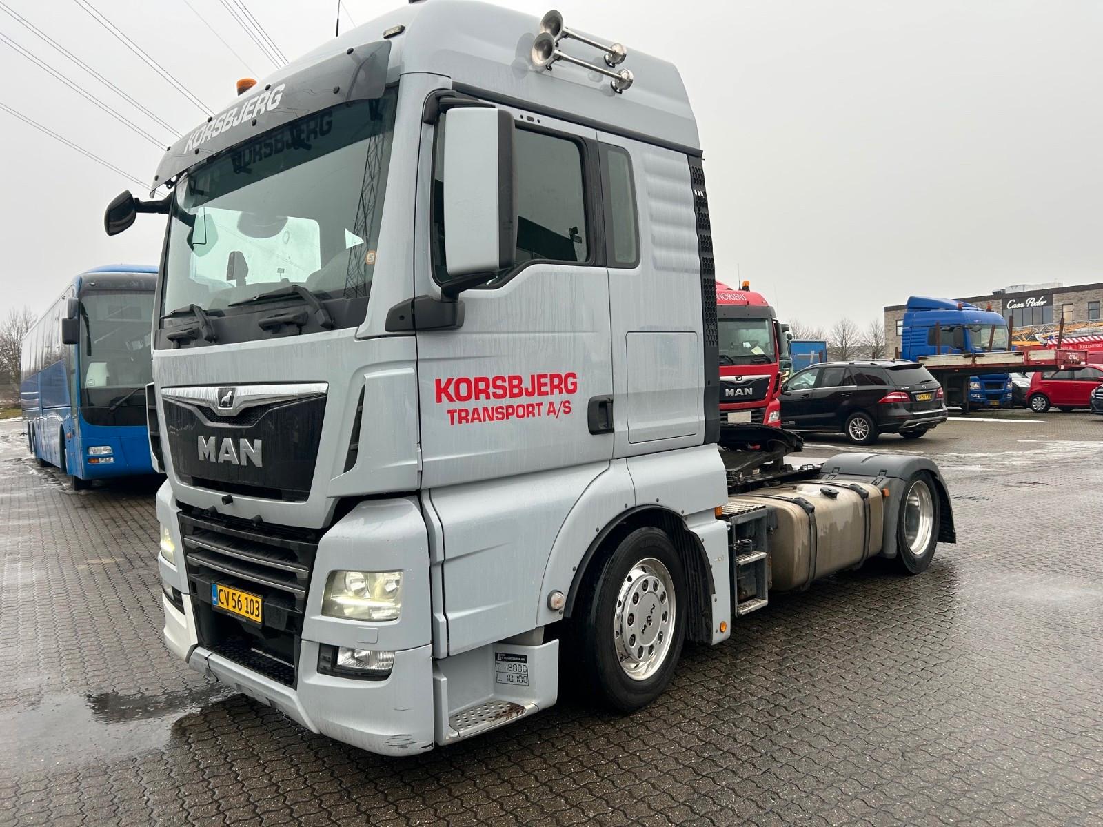 MAN TGX 18.400 Mega mit Hubsattel