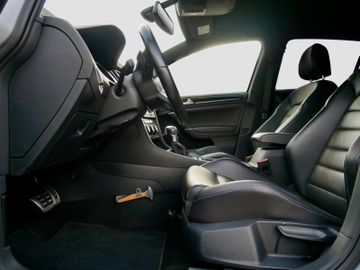 Volkswagen Golf - 11
