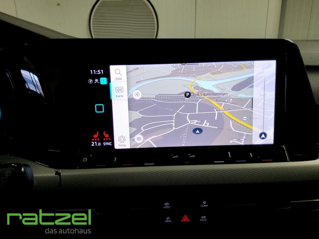 Fahrzeugabbildung Volkswagen Golf VIII Life 2.0 TDI DSG Navi AHK Kamera ACC L