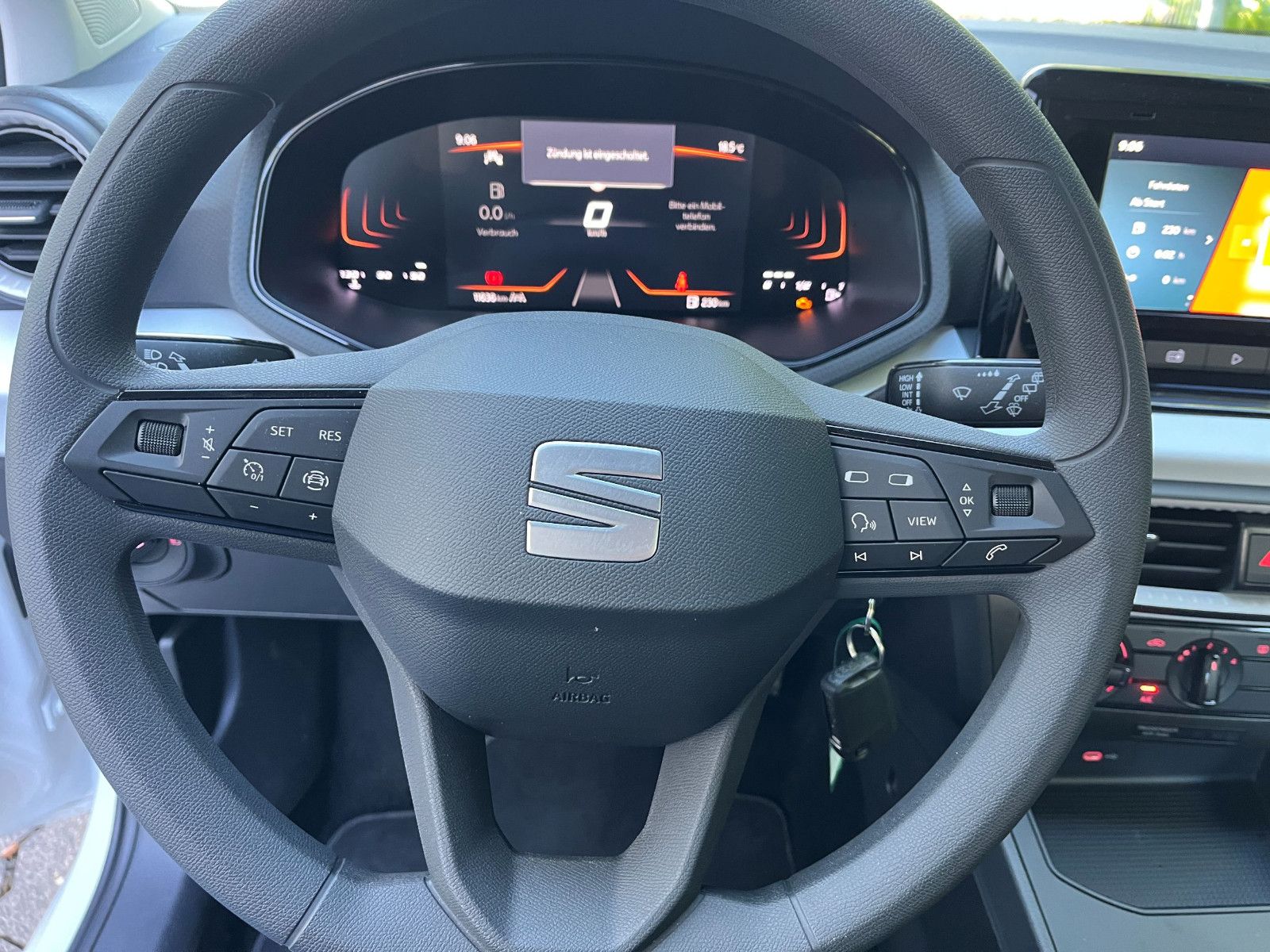 Fahrzeugabbildung SEAT Ibiza 1,0 TSI SHZ PDC LED ALU PDC FULL LINK MFL