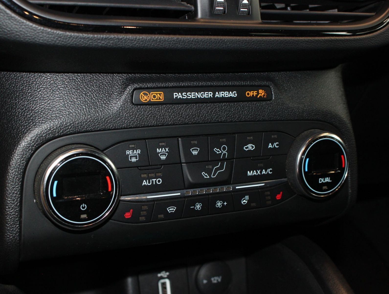 Fahrzeugabbildung Ford 1.5 TDCi ST-Line Navi+HeadUp+Keyless+Spurhalte