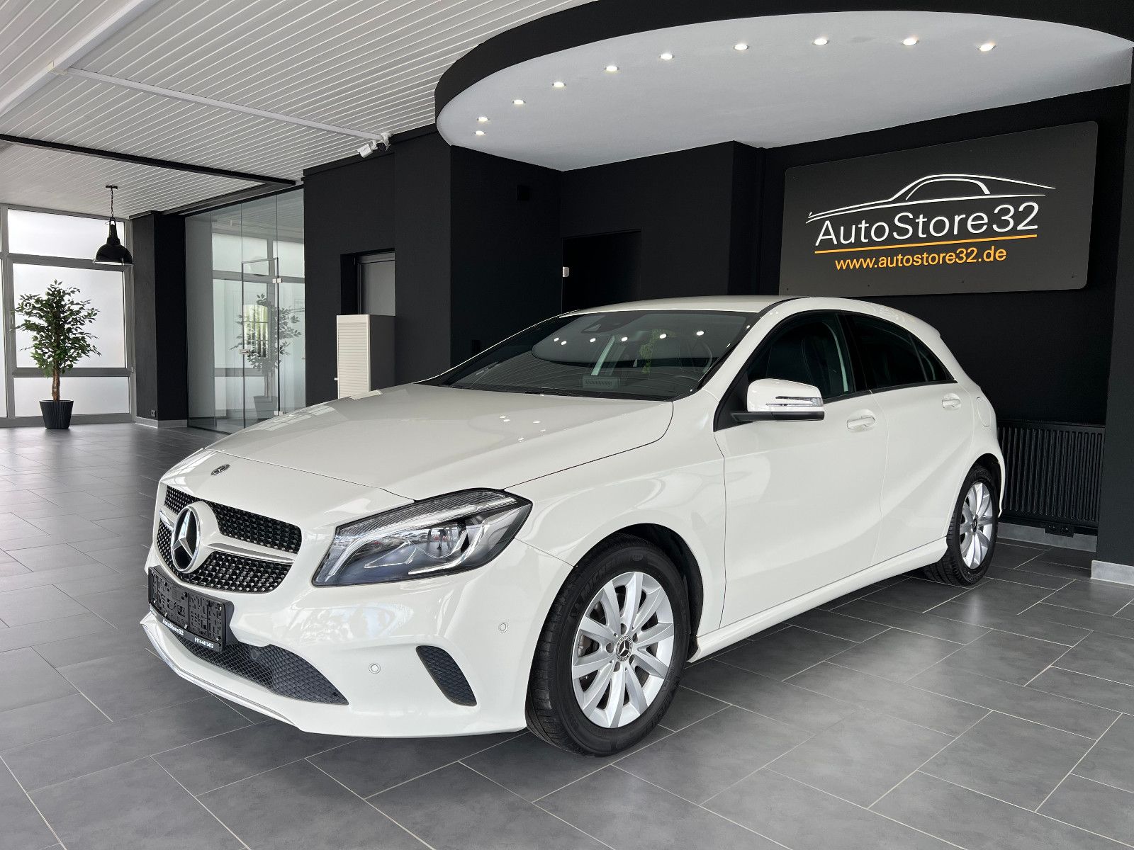 MERCEDES-BENZ A 180 BlueEFFICIENCY Style *LED*NAVI*CAM*