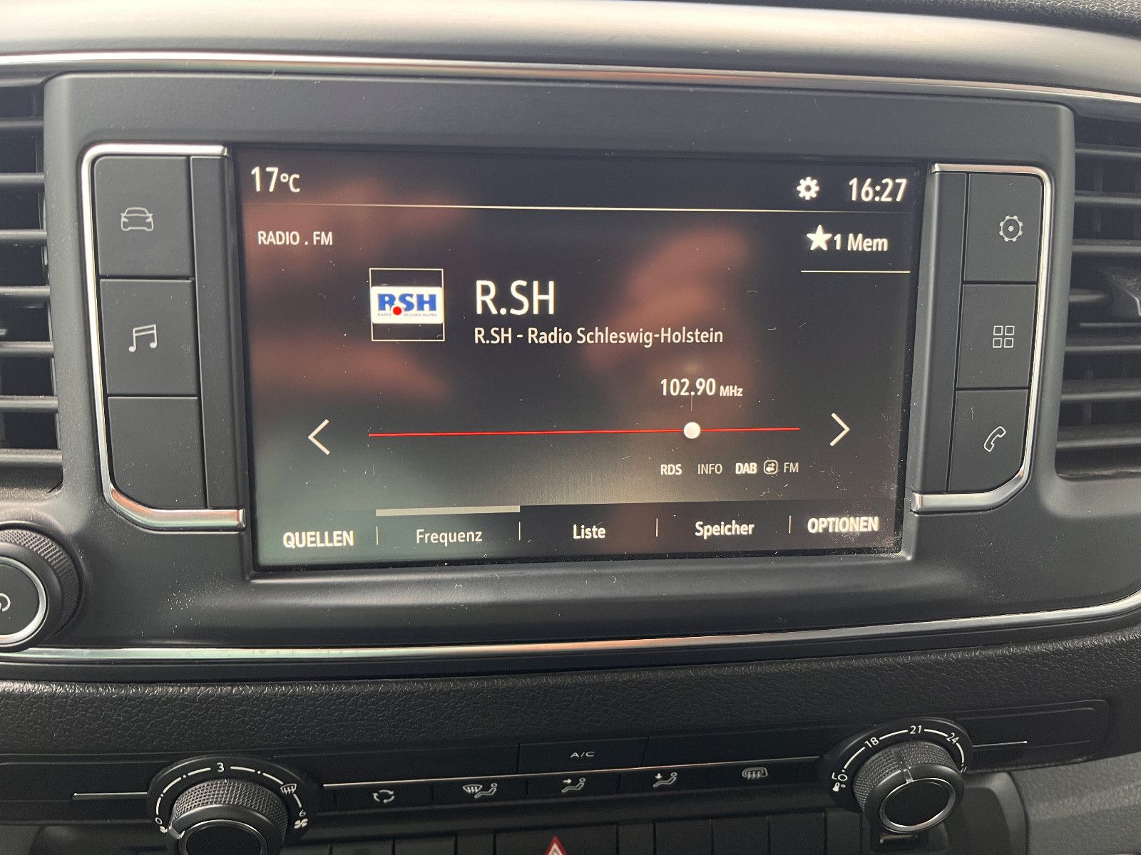 Fahrzeugabbildung Opel Vivaro Kasten -e Edition M