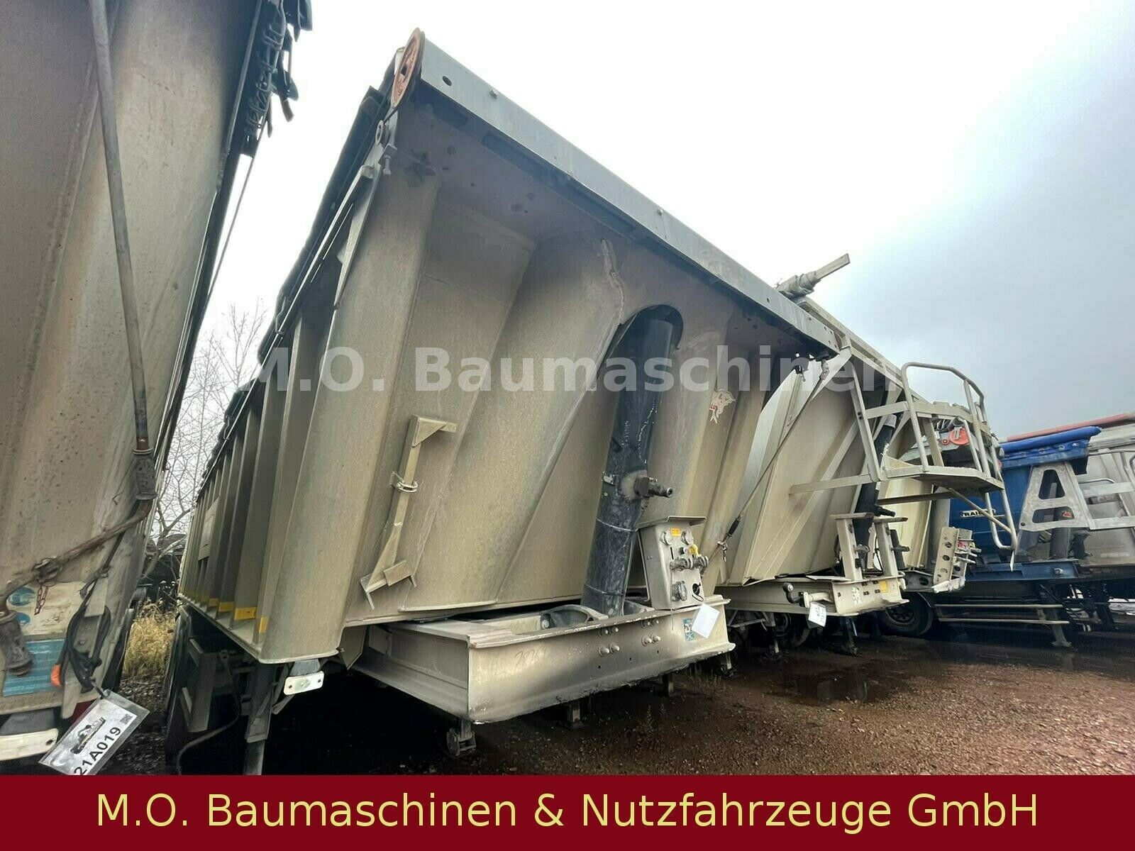 Fahrzeugabbildung Benalu C34CRR01 /  3 Achser/ Kipper / Plane / Luft