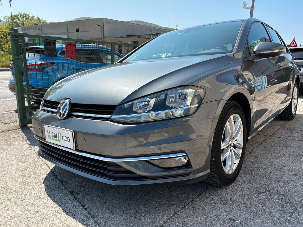 Volkswagen Golf - 1