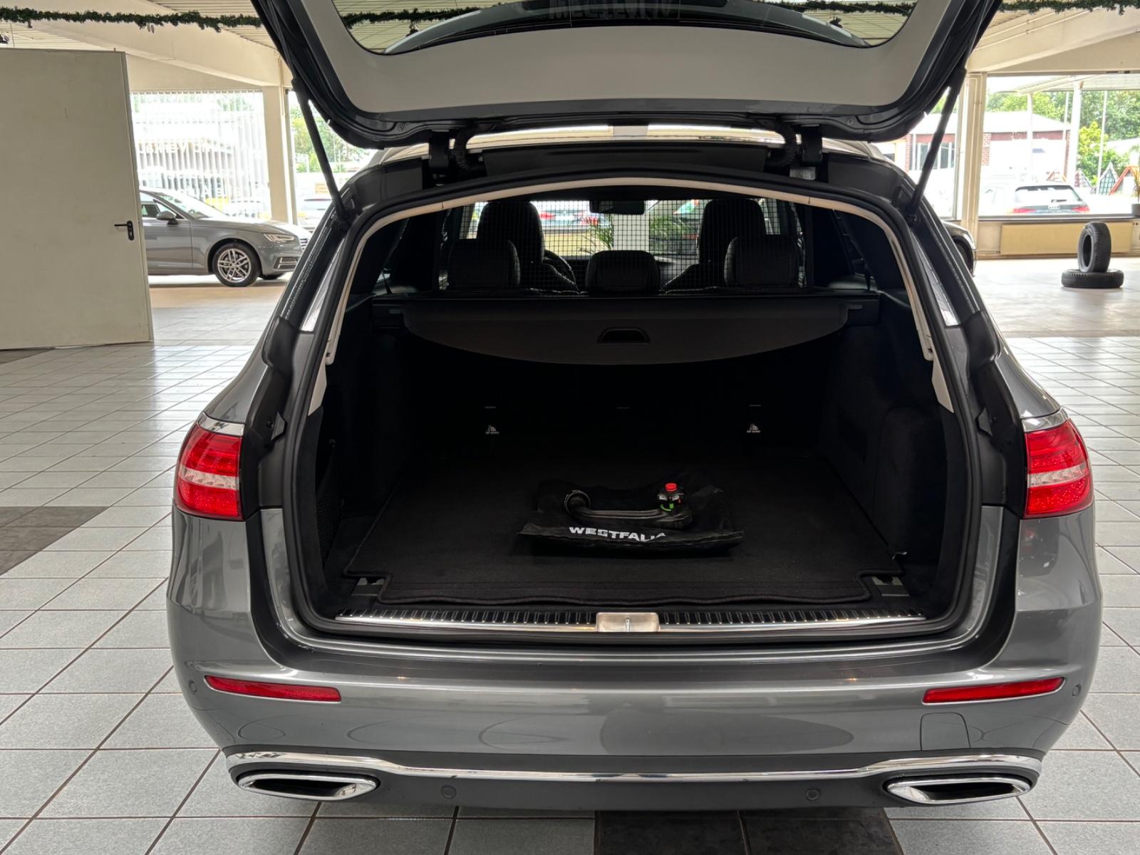 Mercedes-Benz E 220d Automatik,Scheckheft,Burmester,AHK,Navi