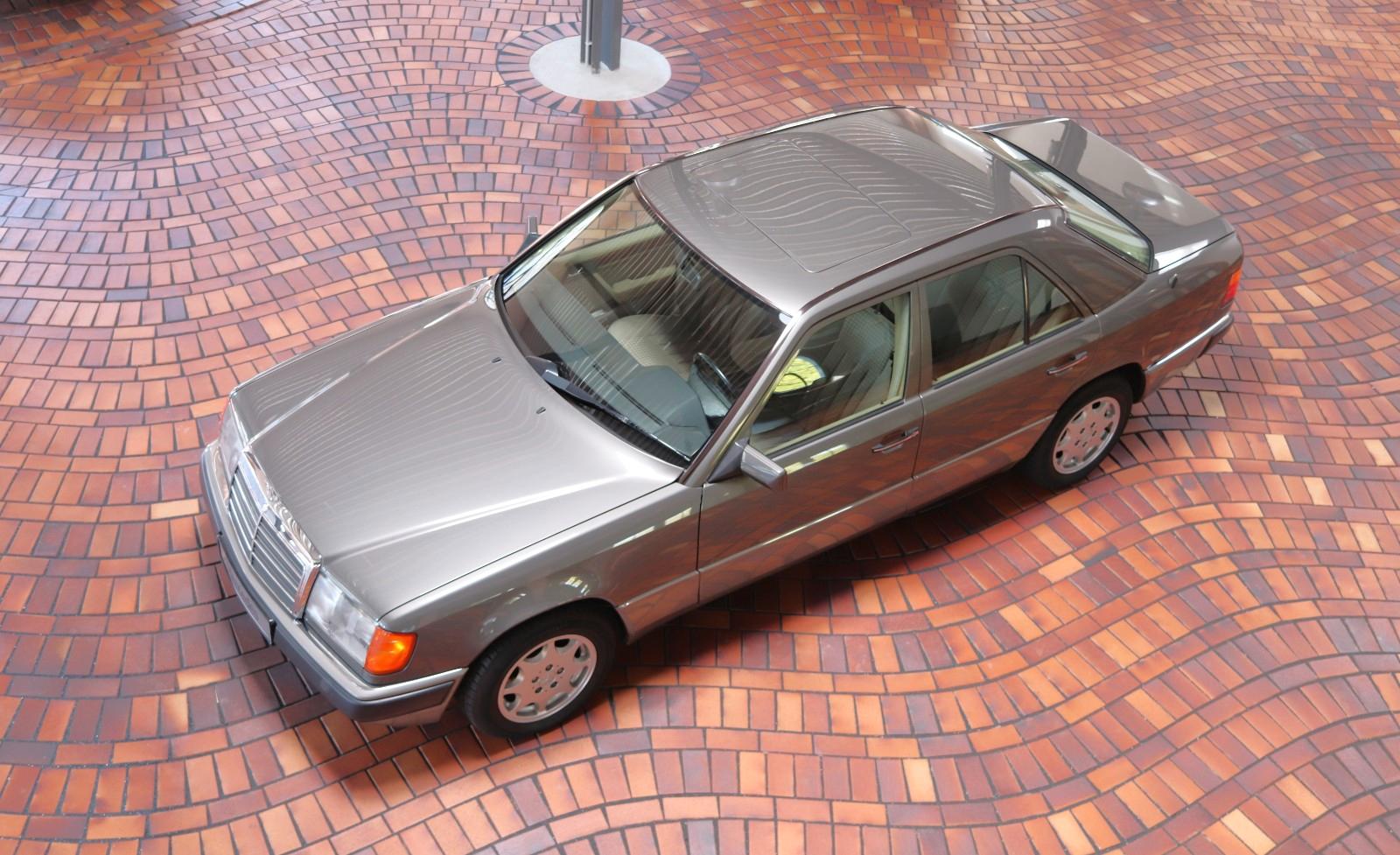 Mercedes-Benz 300 E - 24V Limousine 1Hand TOP Zustand